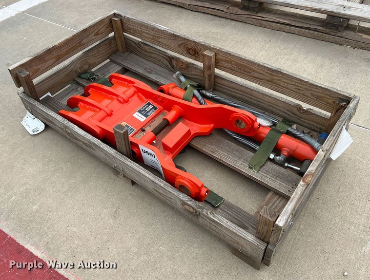 image for item MQ9892 Kubota BT4599  hydraulic thumb