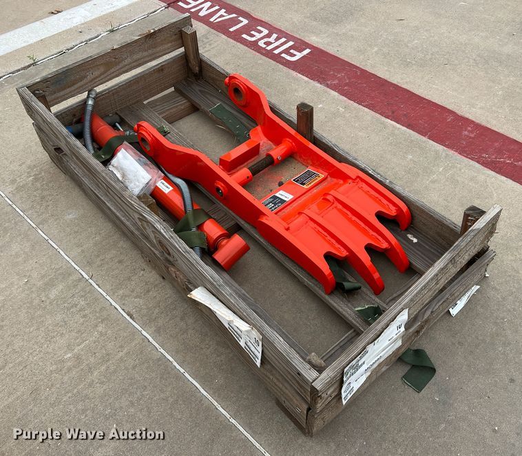 image for item MQ9892 Kubota BT4599  hydraulic thumb