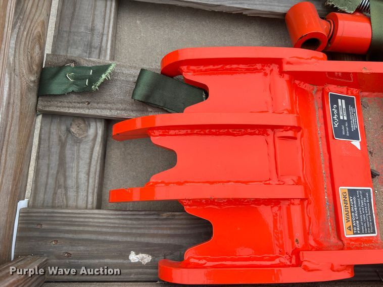 image for item MQ9892 Kubota BT4599  hydraulic thumb
