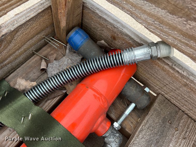 image for item MQ9892 Kubota BT4599  hydraulic thumb