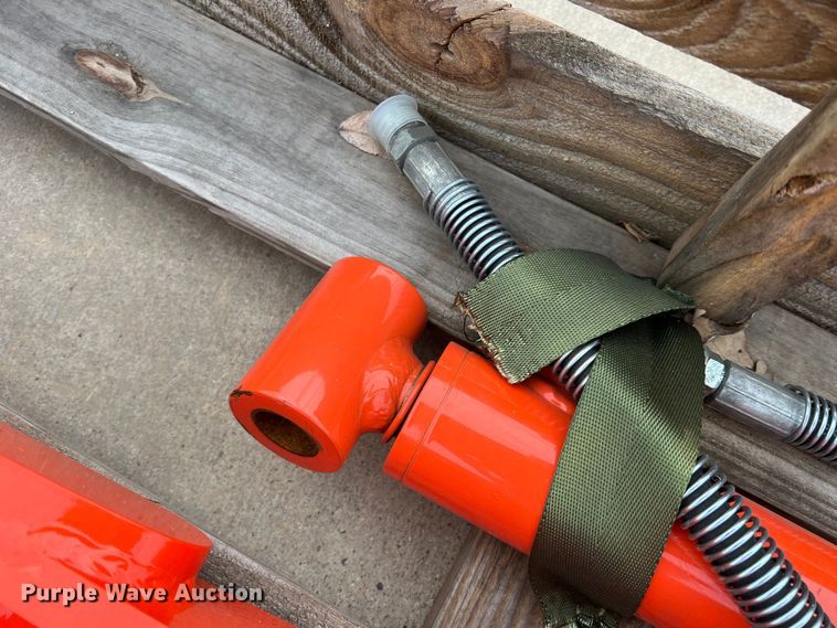 image for item MQ9892 Kubota BT4599  hydraulic thumb