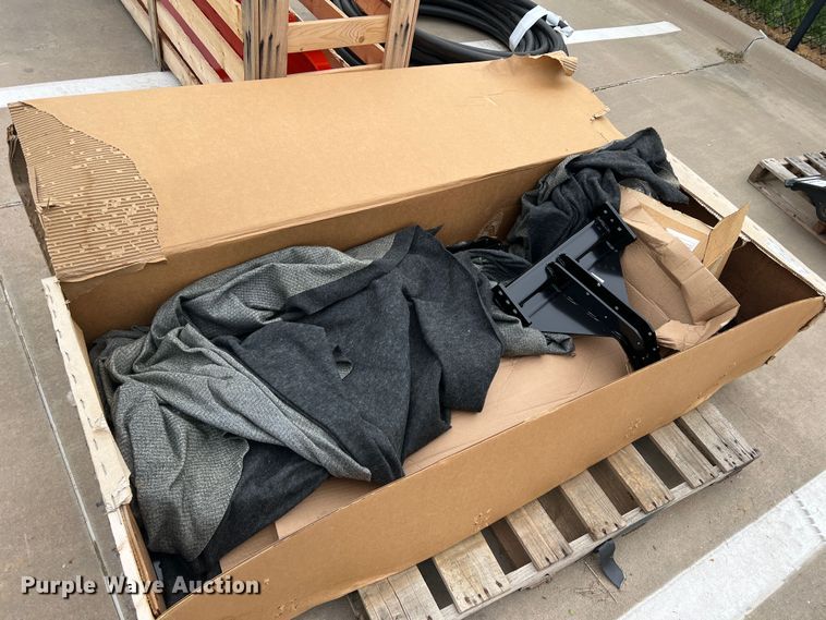 image for item MQ9895 Curtis V5008  72"W snow plow