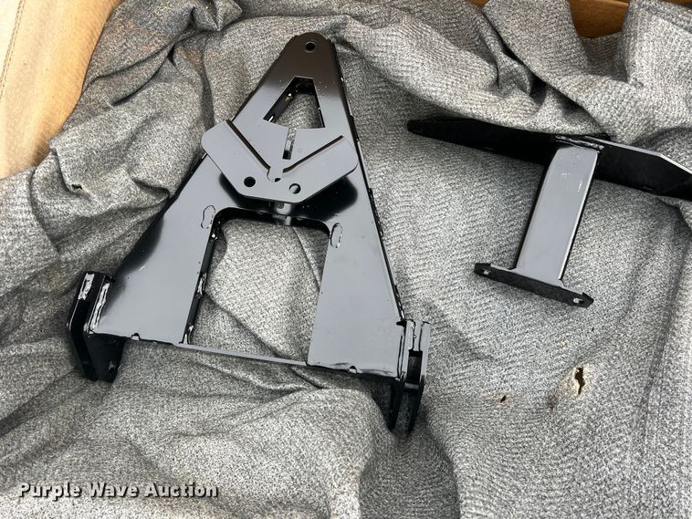 image for item MQ9895 Curtis V5008  72"W snow plow