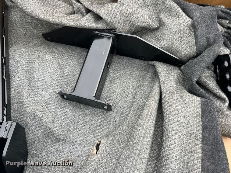 image for item MQ9895 Curtis V5008  72"W snow plow