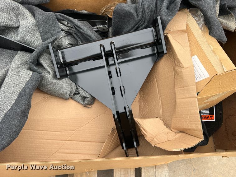 image for item MQ9895 Curtis V5008  72"W snow plow