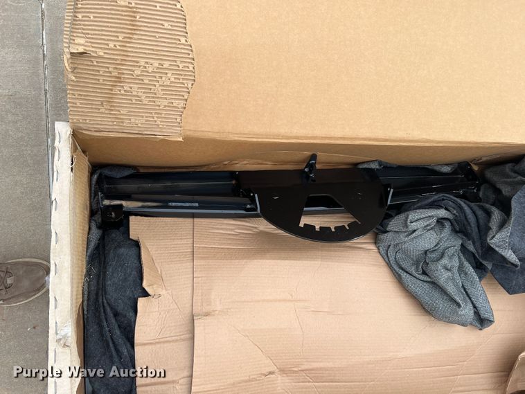 image for item MQ9895 Curtis V5008  72"W snow plow