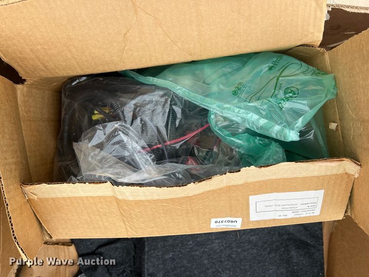 image for item MQ9895 Curtis V5008  72"W snow plow