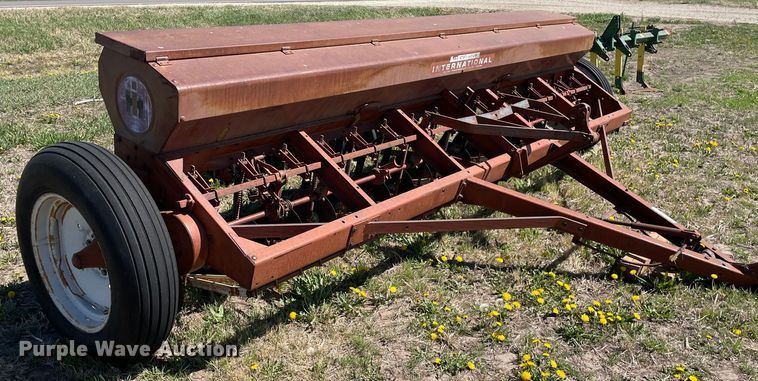 image for item MS9563 International Harvester  grain drill