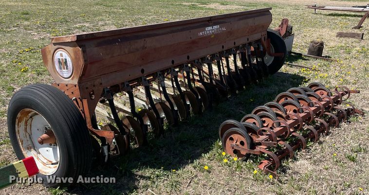 image for item MS9563 International Harvester  grain drill