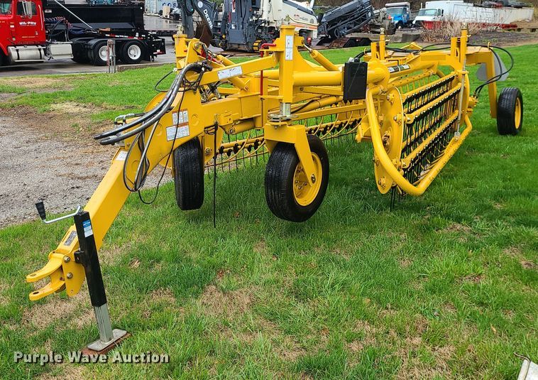 image for item MX9629 2019 Vermeer R2300  hay rake