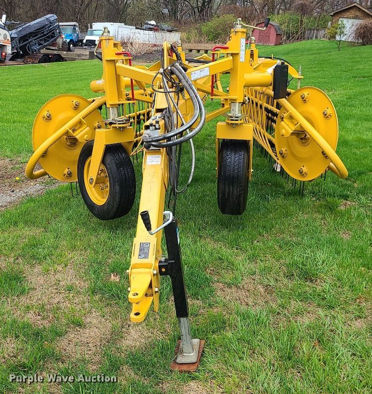 image for item MX9629 2019 Vermeer R2300  hay rake