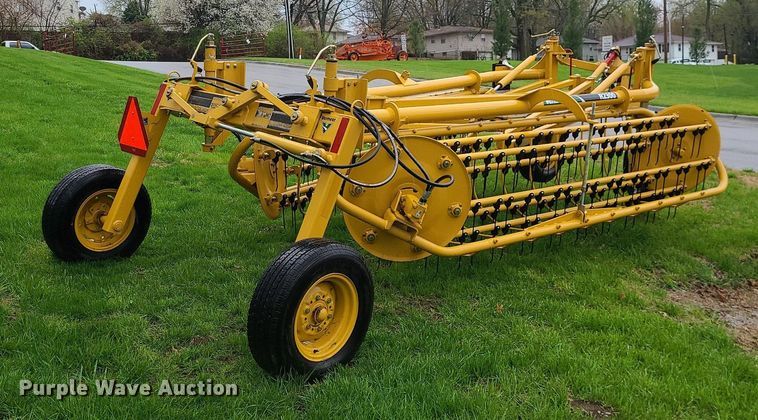 image for item MX9629 2019 Vermeer R2300  hay rake
