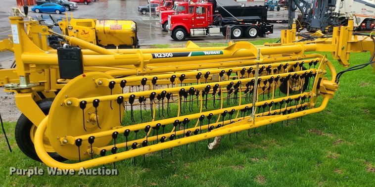 image for item MX9629 2019 Vermeer R2300  hay rake