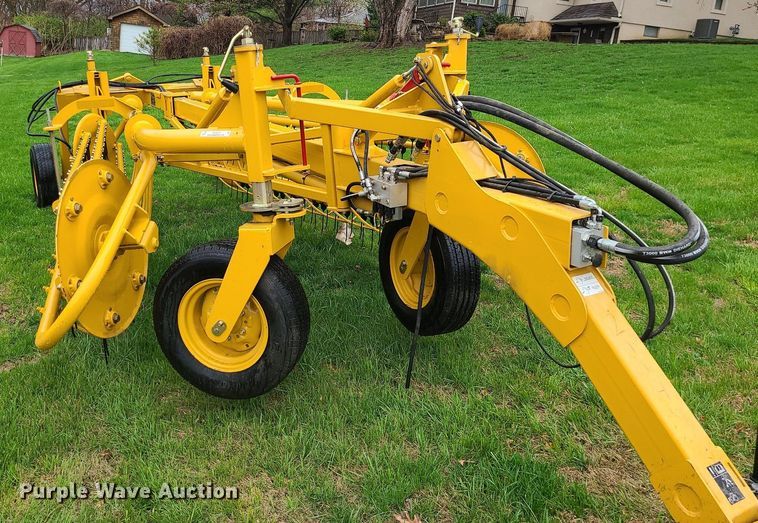 image for item MX9629 2019 Vermeer R2300  hay rake