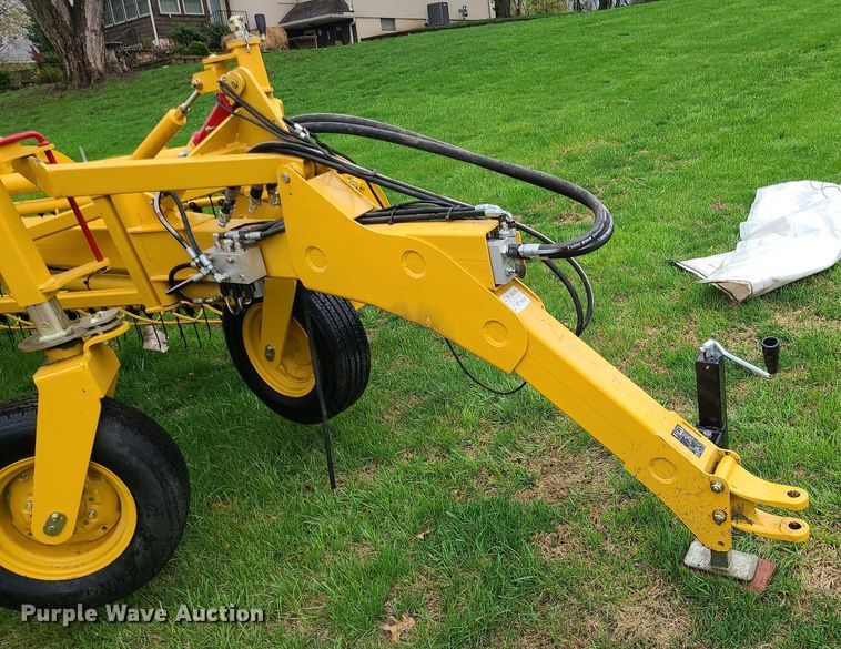 image for item MX9629 2019 Vermeer R2300  hay rake