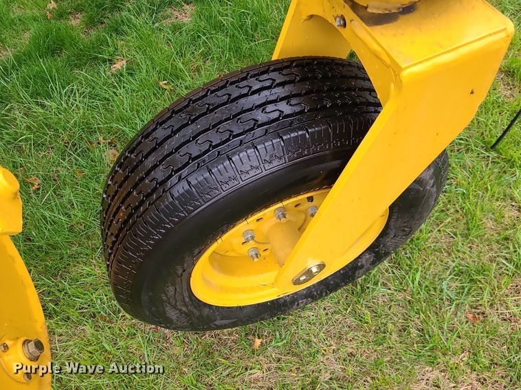 image for item MX9629 2019 Vermeer R2300  hay rake