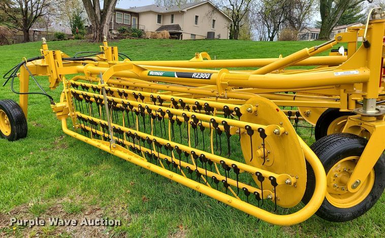 image for item MX9629 2019 Vermeer R2300  hay rake