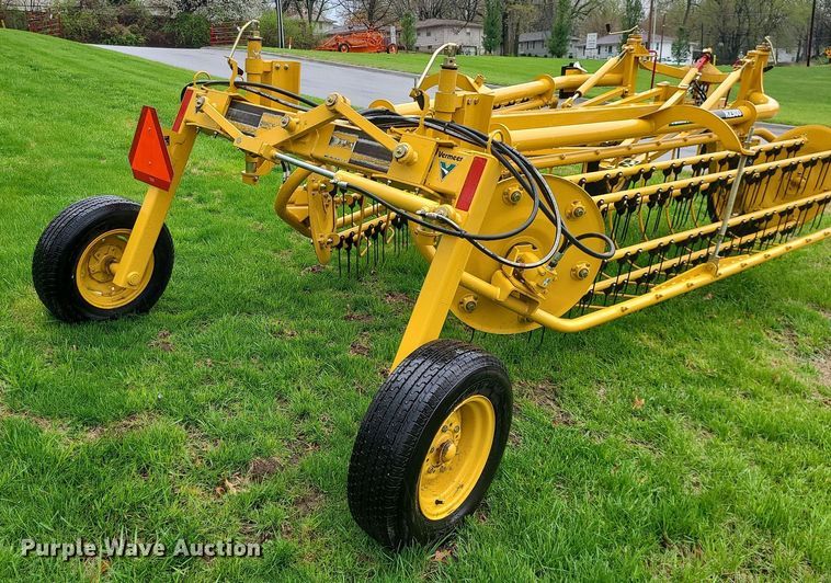 image for item MX9629 2019 Vermeer R2300  hay rake