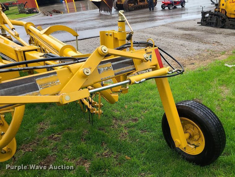 image for item MX9629 2019 Vermeer R2300  hay rake
