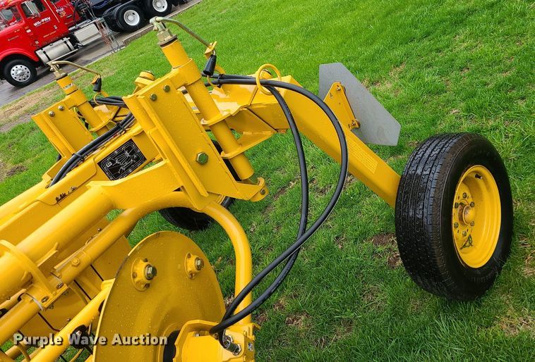 image for item MX9629 2019 Vermeer R2300  hay rake