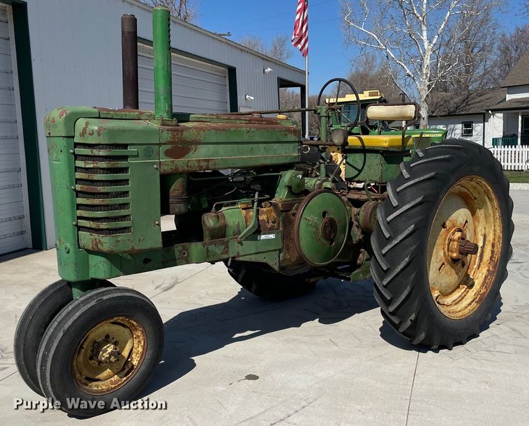 image for item MY9147 1947 John Deere GM  tractor