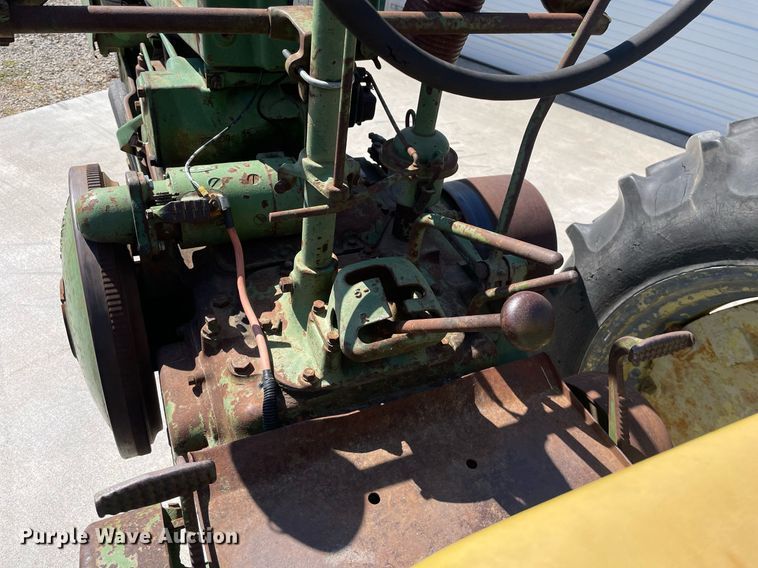 image for item MY9147 1947 John Deere GM  tractor