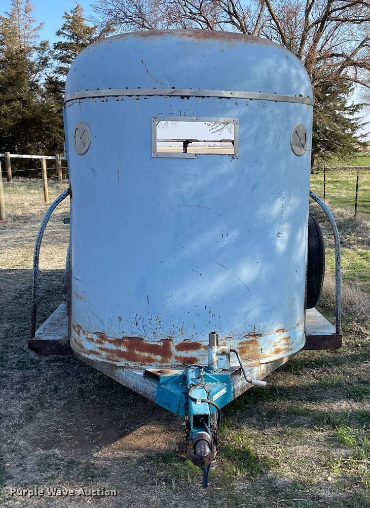 image for item MY9226 1974 W-W  livestock trailer