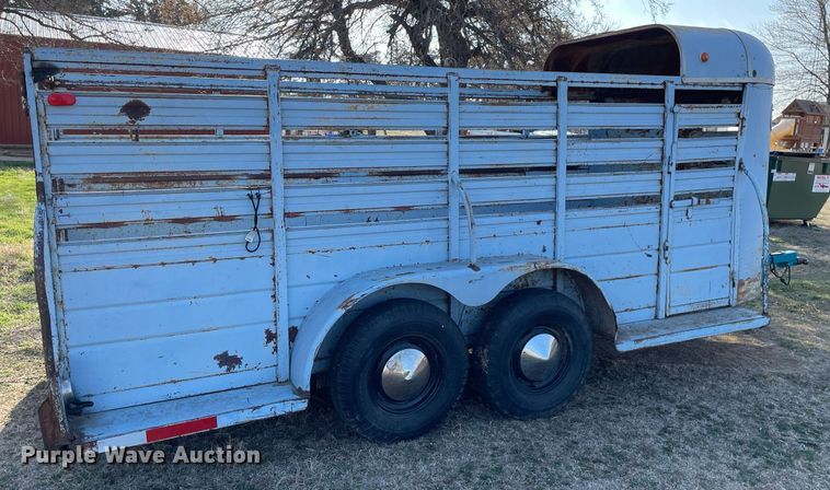 image for item MY9226 1974 W-W  livestock trailer