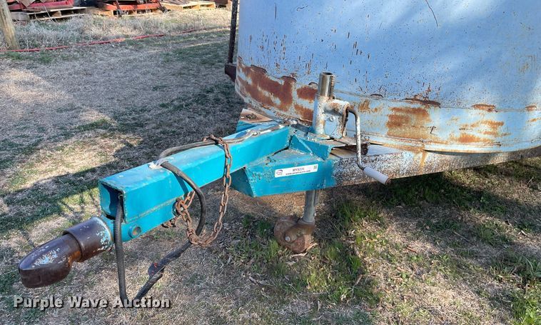 image for item MY9226 1974 W-W  livestock trailer