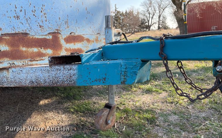 image for item MY9226 1974 W-W  livestock trailer