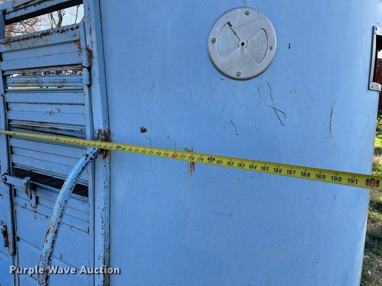 image for item MY9226 1974 W-W  livestock trailer