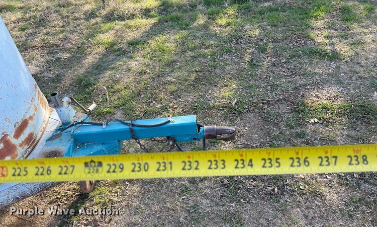 image for item MY9226 1974 W-W  livestock trailer