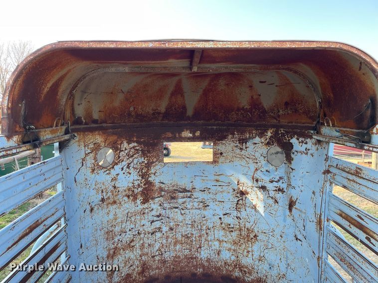 image for item MY9226 1974 W-W  livestock trailer