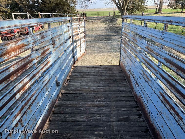 image for item MY9226 1974 W-W  livestock trailer