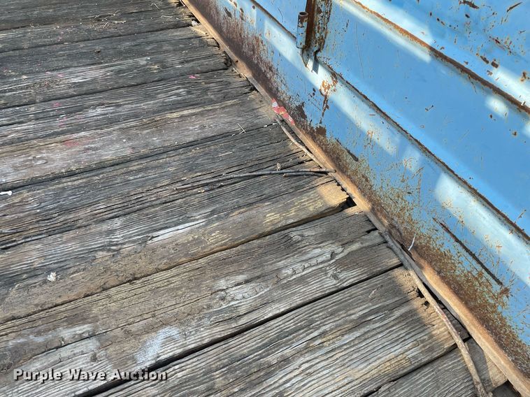 image for item MY9226 1974 W-W  livestock trailer