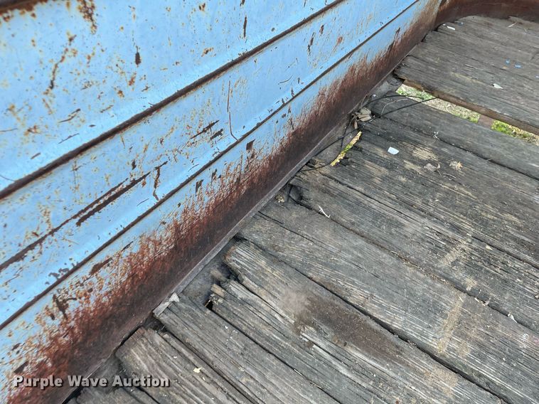 image for item MY9226 1974 W-W  livestock trailer