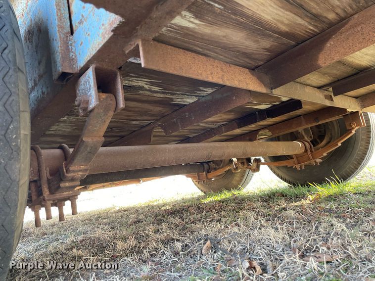 image for item MY9226 1974 W-W  livestock trailer