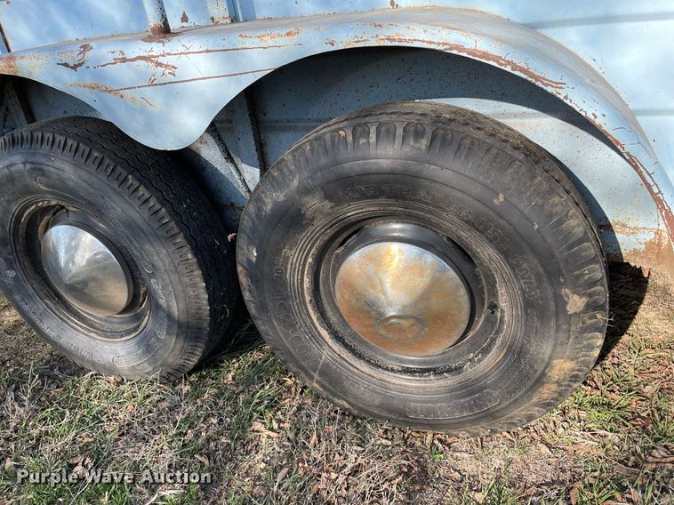 image for item MY9226 1974 W-W  livestock trailer