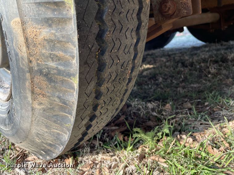 image for item MY9226 1974 W-W  livestock trailer