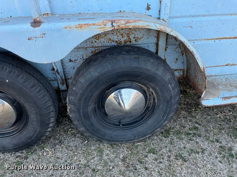 image for item MY9226 1974 W-W  livestock trailer