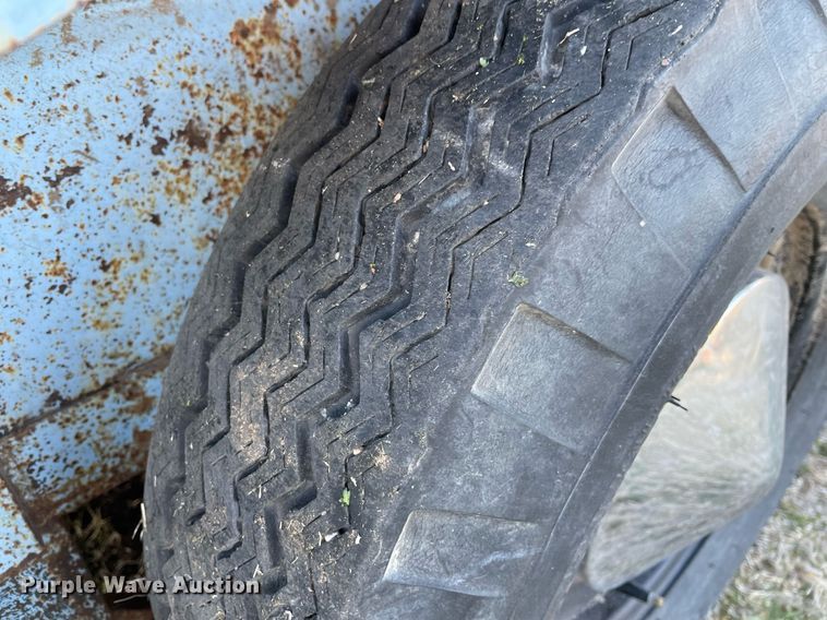 image for item MY9226 1974 W-W  livestock trailer