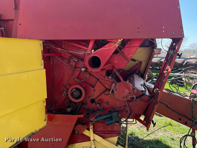 image for item MY9616 1988 New Holland 855  round baler