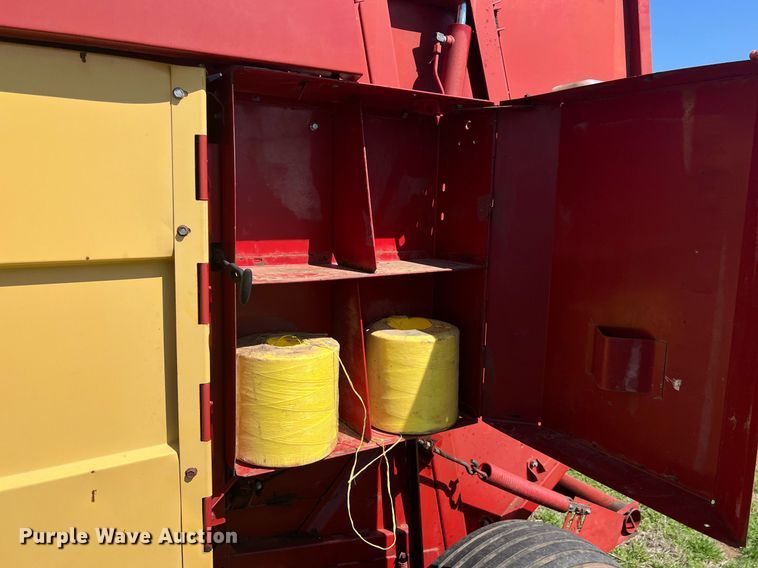 image for item MY9616 1988 New Holland 855  round baler