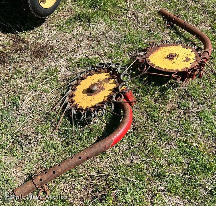 image for item MY9616 1988 New Holland 855  round baler