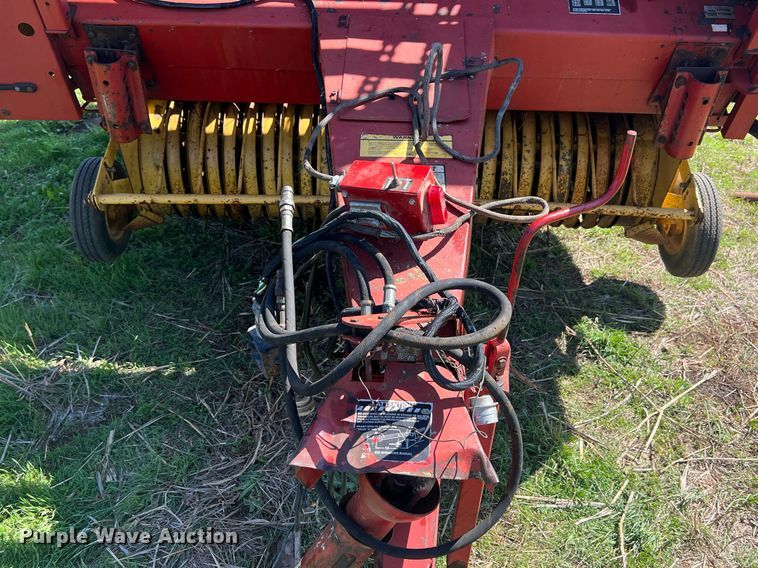 image for item MY9616 1988 New Holland 855  round baler
