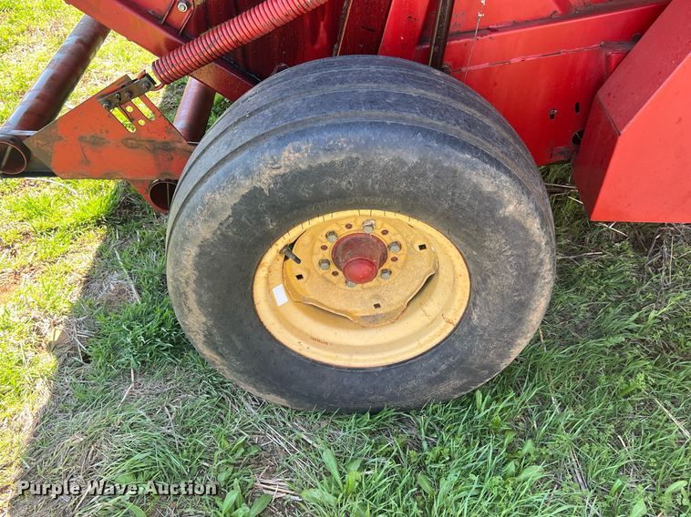 image for item MY9616 1988 New Holland 855  round baler