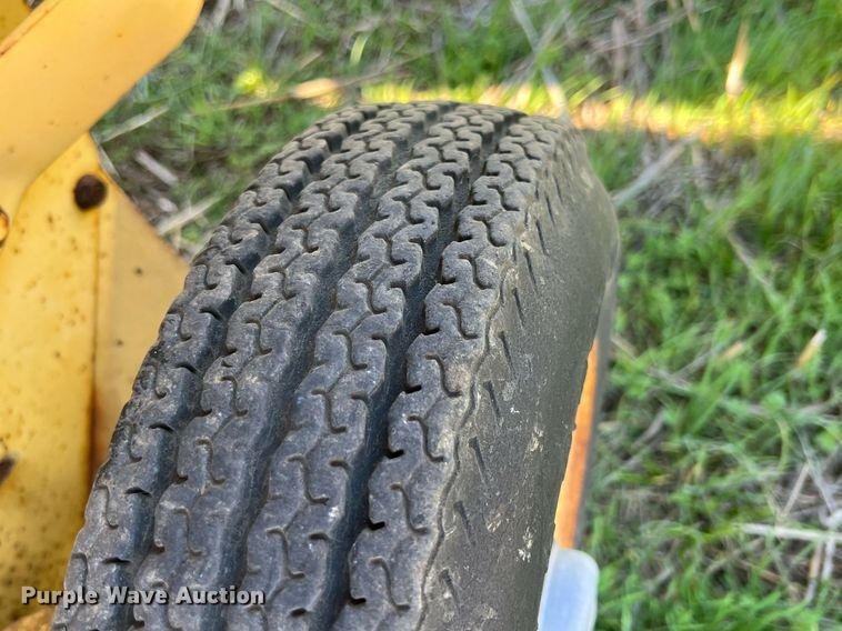 image for item MY9616 1988 New Holland 855  round baler