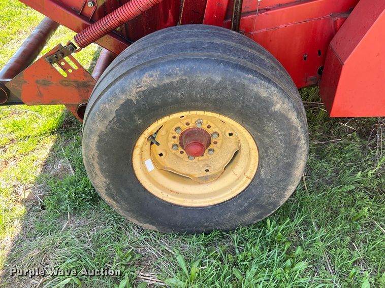 image for item MY9616 1988 New Holland 855  round baler