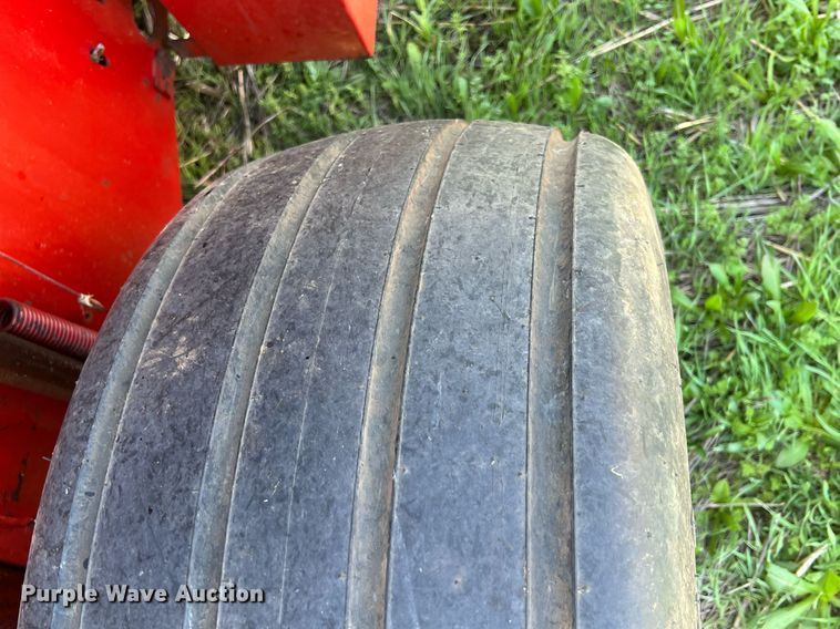 image for item MY9616 1988 New Holland 855  round baler