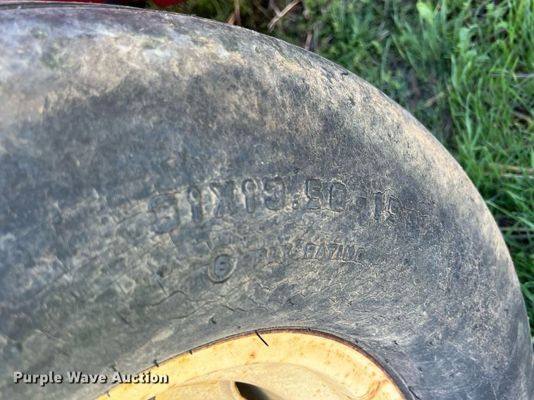 image for item MY9616 1988 New Holland 855  round baler